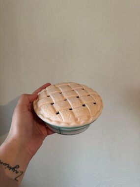 Handheld Ceramic Pie Dish with Lattice Lid - Cream and Teal